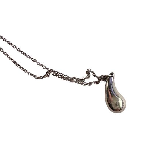 Tiffany and Co Elsa Peretti Teardrop Pendant Necklace in Sterling Silver - Picture 11 of 12